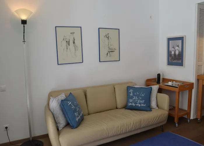 Vouliagmeni Seaside Flat
