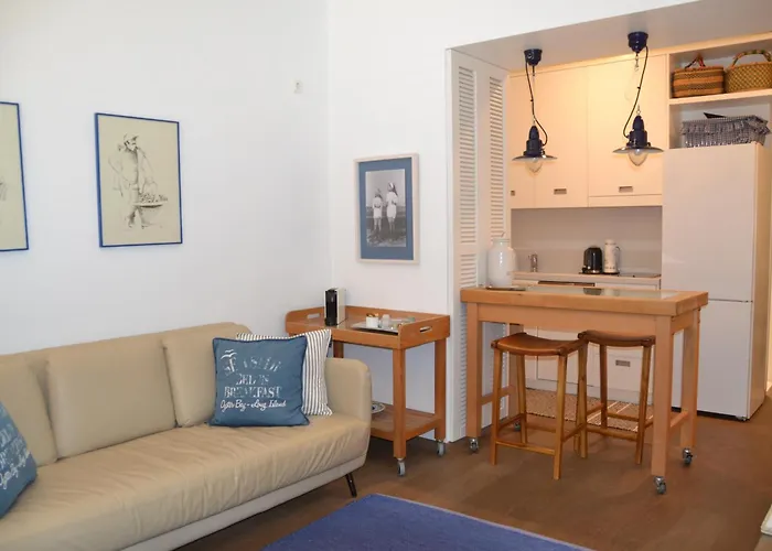 Vouliagmeni Seaside Flat