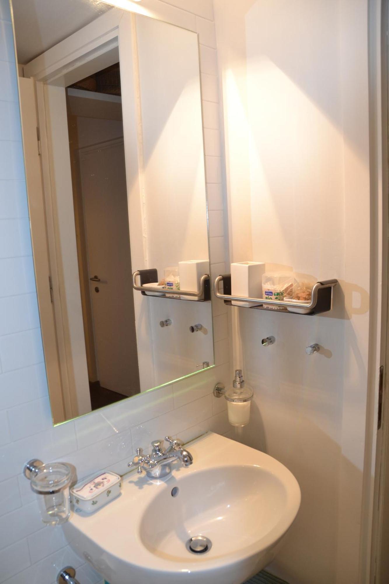 Vouliagmeni Seaside Flat